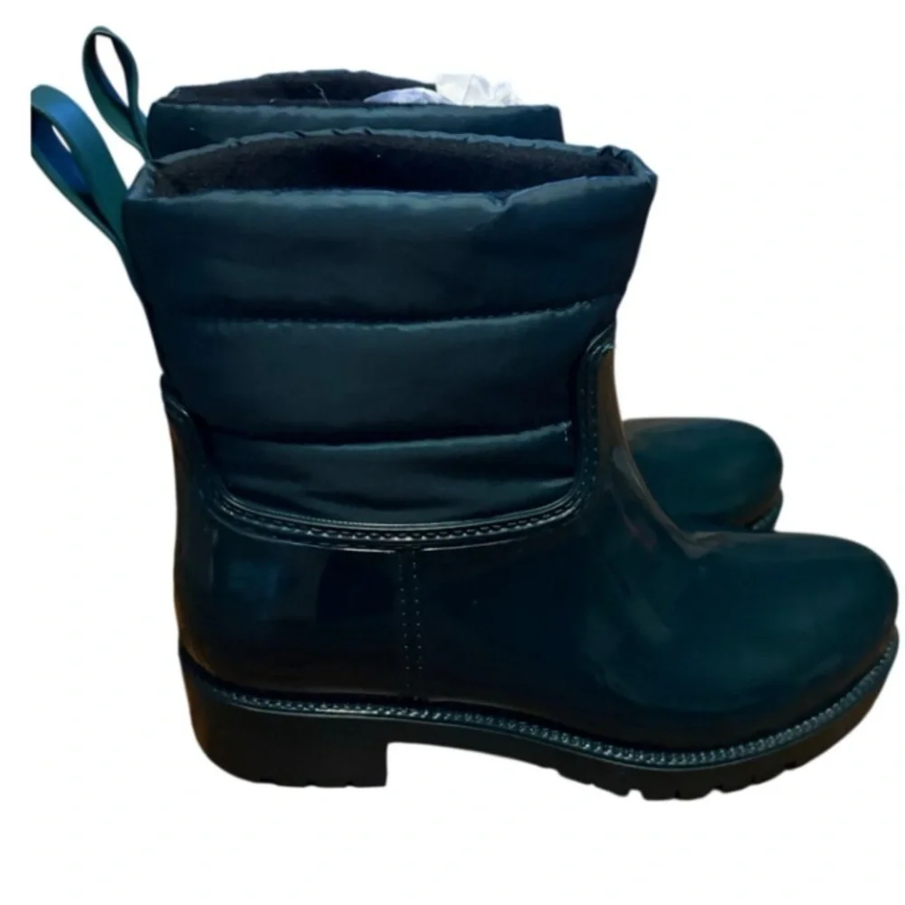 Charter Club Green Waterproof Rain Boots‎ Size 6M Lug Sole